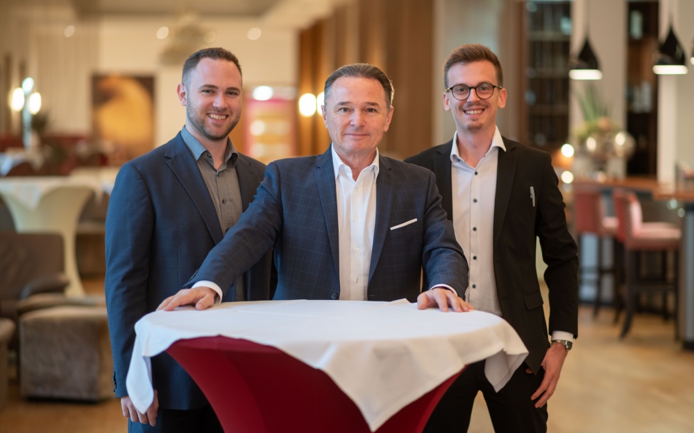 Sebastian Schogger, Dir. Walter Jahn and Alexander Zöchling are your personal contacts.